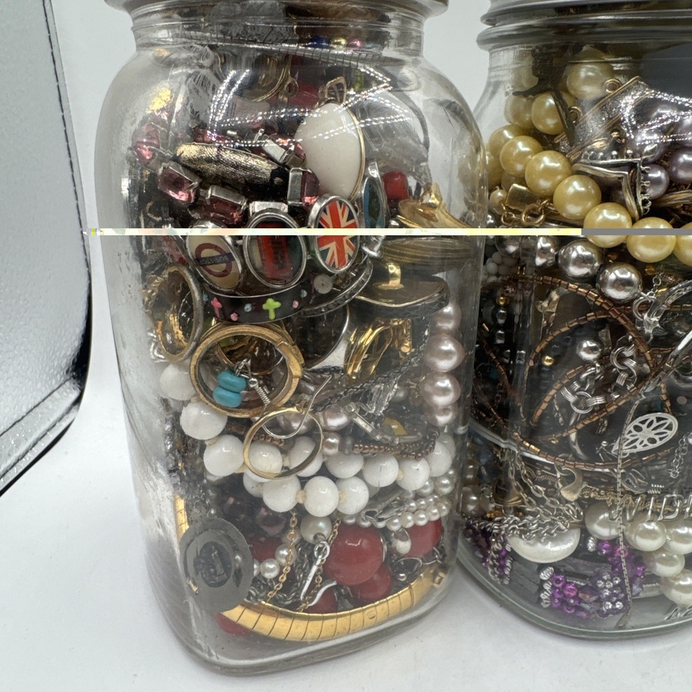 Lot Of 4 Mystery Jewelry Jars 5lbs 8oz Wearable Vintage - Gold Silver Tone - Picture 5 of 8
